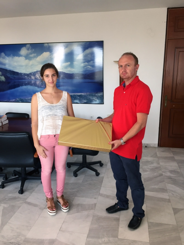 Ο Δήμος Ζηρού επιβράβευσε τη μαθήτρια Σαραντάρη Κωνσταντίνα που πέρασε 1η στην Ιατρική Ιωαννίνων