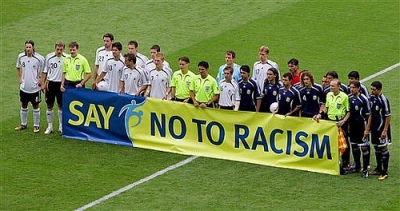Στις 24 Ιουνίου 1993 το Ευρωπαϊκό Κοινοβούλιο καταδικάζει τη ρατσιστική βία στη Γερμανία