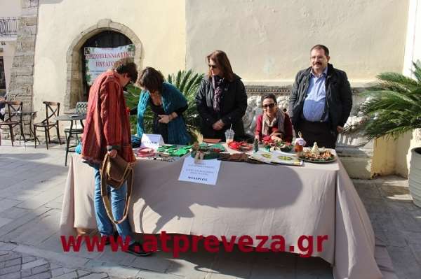 Στο Ρολόι στήθηκε το Χριστουγεννιάτικο παζάρι του «Ψυχαργώς»
