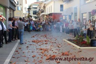 Ανοικτά μέχρι τις 11 το βράδυ τα καταστήματα στην Πρέβεζα - «Πράσινο φως» και για λαϊκές σε Καναλάκι και Πάργα