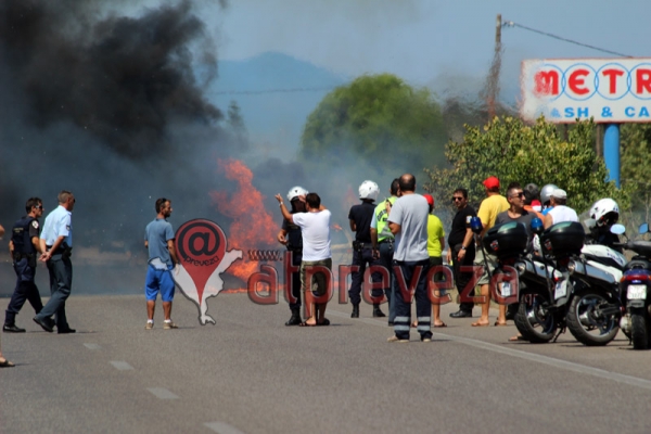 Αυτοκίνητο κάηκε ολοσχερώς στην Ε.Ο. Πρέβεζας-Ηγουμενίτσας (photo+video)