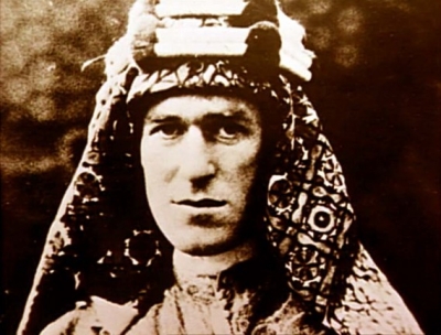 Στις 6 Ιουλίου 1917 ο Λόρενς της Αραβίας καταλαμβάνει με τους στρατιώτες του την Άκαμπα