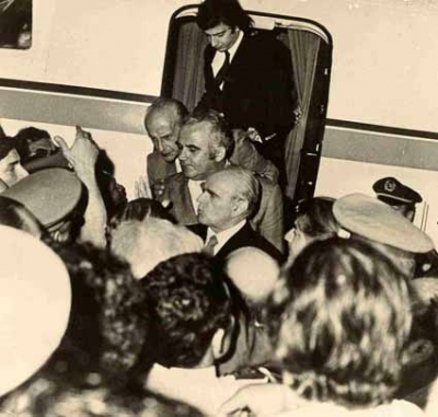 Στις 24 Ιουλίου 1974 έρχεται ο Καραμανλής στην Αθήνα