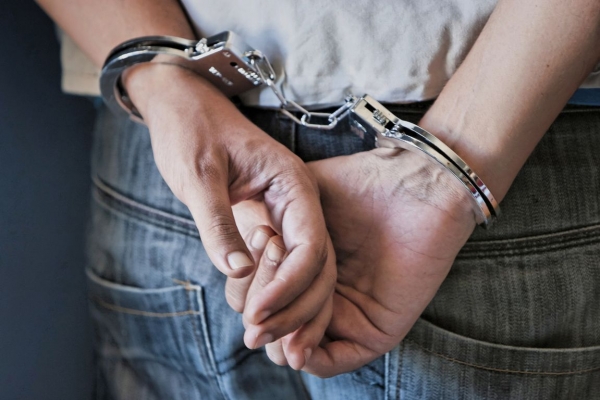 Συνελήφθη 25χρονος για κατ&#039; εξακολούθηση κλοπή από επιχείρηση στην Πρέβεζα 