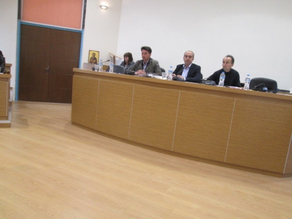 Έκτακτο δημοτικό συμβούλιο στο δήμο Ζηρού με αφορμή το ενδεχόμενο λειτουργίας χώρου φιλοξενίας προσφύγων στο στρατόπεδο Πετροπουλάκης-Τι αποφασίστηκε