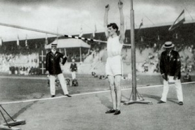 Στις 25 Ιουνίου 1912 ο Τσικλητήρας κερδίζει χρυσό μετάλλιο στους Ολυμπιακούς της Στοκχόλμης