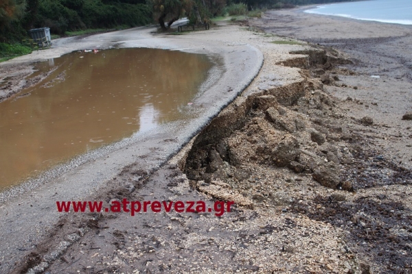 Κινδυνεύει να «εξαφανιστεί» ο δρόμος στο Μονολίθι Πρέβεζας (photo)