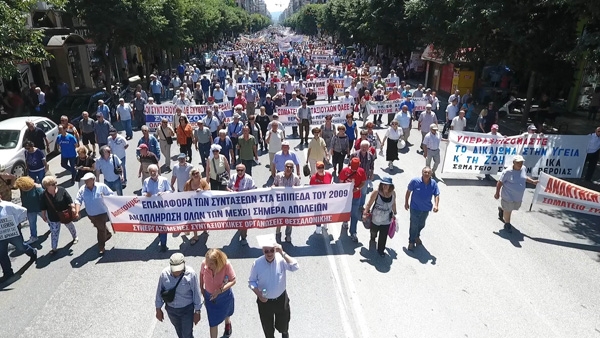 Mε τη συμμετοχή συνταξιούχων της Πρέβεζας η πορεία συνταξιούχων στη Θεσσαλονίκη (photos+video)