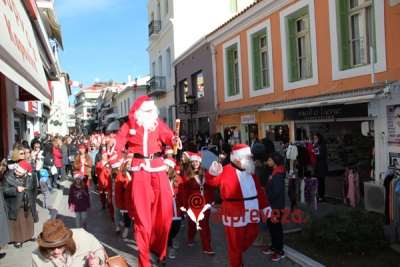 Κέφι και χορός στο Santa Run της Πρέβεζας (pics+video)