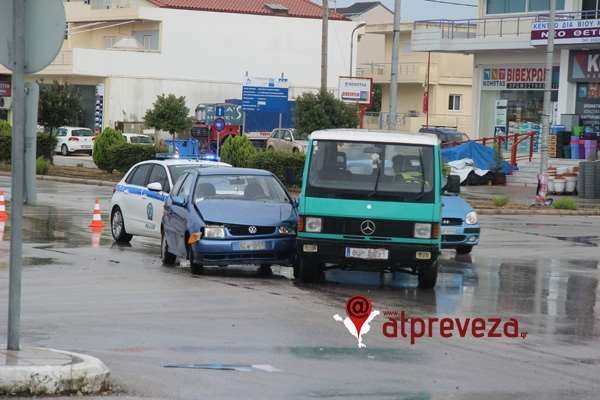 Τροχαίο στη Λ.Ιωαννίνων στην Πρέβεζα