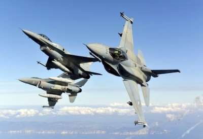Τρία μαχητικά συνόδευσαν το Falcon του Ολάντ πάνω από την Πρέβεζα...