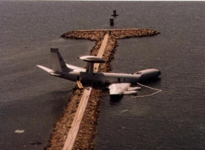 Φωτογραφίες από το ατύχημα του αεροσκάφους E-3A στο αεροδρόμιο του Ακτίου το 1996