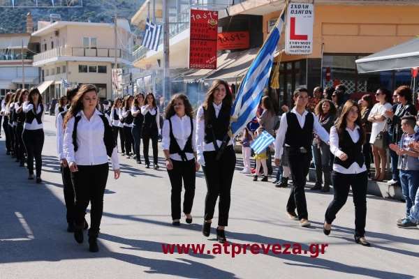 Με λαμπρότητα η παρέλαση της 28ης Οκτωβρίου στο Καναλάκι Πρέβεζας (photo)
