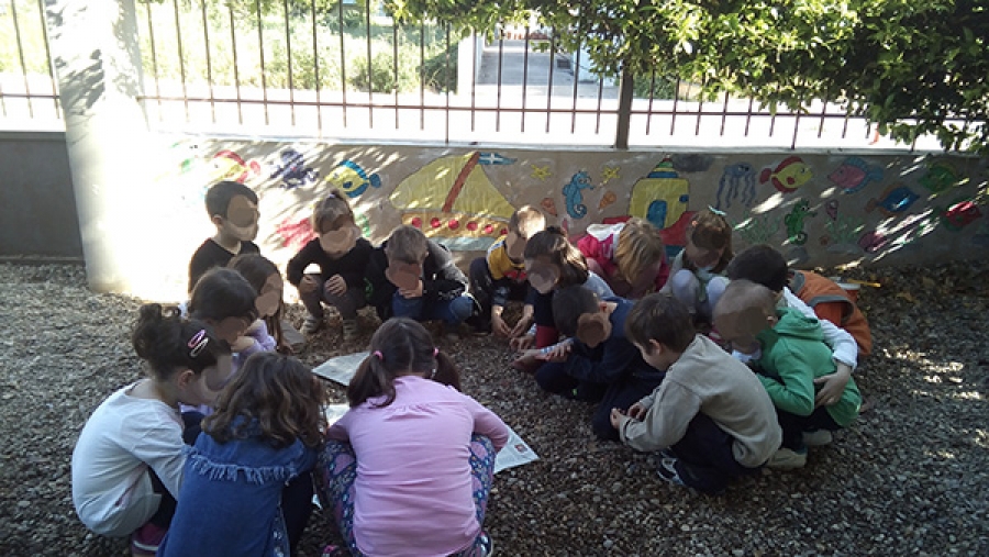 Τα παιδιά του 7ου νηπιαγωγείου ζωγραφίζουν τον τοίχο και συμμετέχουν στο Let's do it Greece