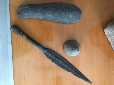 Ταξιδιωτικός σάκος με αντικείμενα αρχαιολογικής αξίας εντοπίστηκε σε αγροτική περιοχή στην Περίβλεπτο Ιωαννίνων