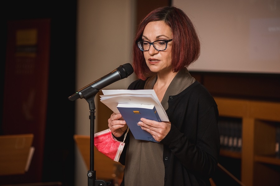 Η Άννα Αφεντουλίδου παρουσίασε το ημερολόγιο 2022 της Εταιρείας Συγγραφέων