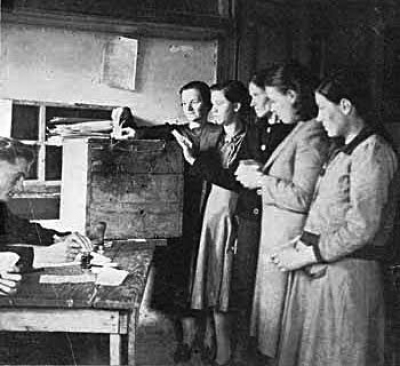 Στις 9 Ιουλίου 1929 παίρνεται απόφαση στη Βουλή για παροχή ψήφου στις γυναίκες