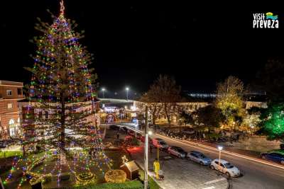 Το εορταστικό ωράριο των καταστημάτων στο ιστορικό κέντρο της Πρέβεζας