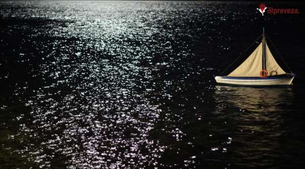 Κάτω απ την πανσέληνο...(by atpreveza)