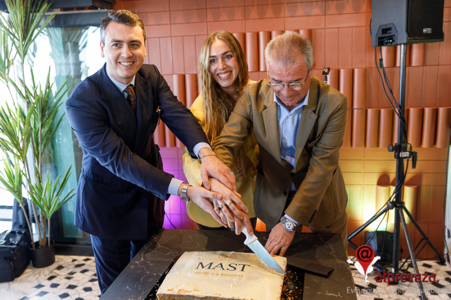 Η Mast Hotels & Resorts έκοψε την πίτα της με θερμές ευχές για το 2024