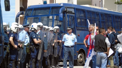 Αγωνιστική “υποδοχή” στον Πρωθυπουργό στη Λευκάδα από το ΠΑΜΕ - Καταγγελία για βία σε βάρος μέλους της Πρωτοβουλίας Πολιτών Λευκάδας