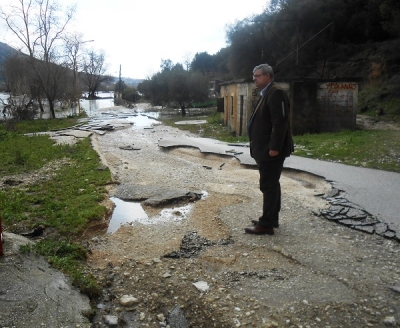 Πληγείσες περιοχές επισκέφτηκε ο Περιφερειάρχης κ. Αλέξανδρος Καχριμάνης – Ποιες οι εξελίξεις για το Γεφύρι της Πλάκας (photo)