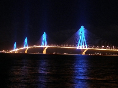 Στις 12 Αυγούστου 2004 εγκαινιάζεται η γέφυρα Ρίου - Αντίρριου