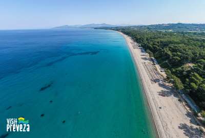 Επτά γαλάζιες σημαίες το 2024 σε παραλίες του Νομού Πρέβεζας και μία στη Μαρίνα Πρέβεζας