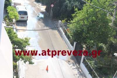 «Λίμνη» στην οδό «Αφοί Καλημέρη» στην Πρέβεζα (photo)