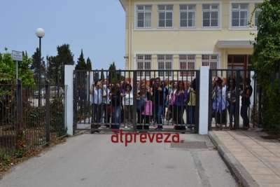 Της "φυλακής" τα σίδερα είναι για... εκπαιδευτικούς...
