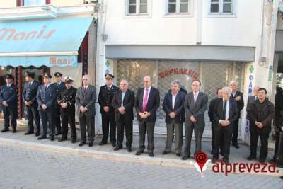Αλλιώς πρέπει να γιορτάζεται η Εθνική Αντίσταση... (photo)