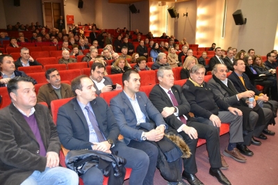 Επίσκεψη-express του Μανώλη Κεφαλογιάννη στην Πρέβεζα σε μισογεμάτη αίθουσα και με ρητορική περί Έθνους και Μακεδονίας...
