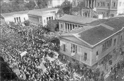 Στις 17 Νοεμβρίου 1973 τα τανκς της Χούντας μπαίνουν στο Πολυτεχνείο