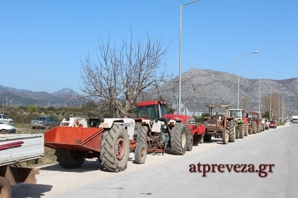 «Ζεσταίνουν» τις μηχανές των τρακτέρ οι αγρότες του Ν. Πρέβεζας-Ετοιμάζονται μπλόκα