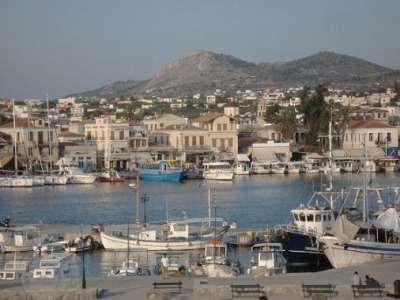 Στις 11 Ιανουαρίου 1828 ο Καποδίστριας μεταφέρει την πρωτεύουσα της Ελλάδος στην Αίγινα